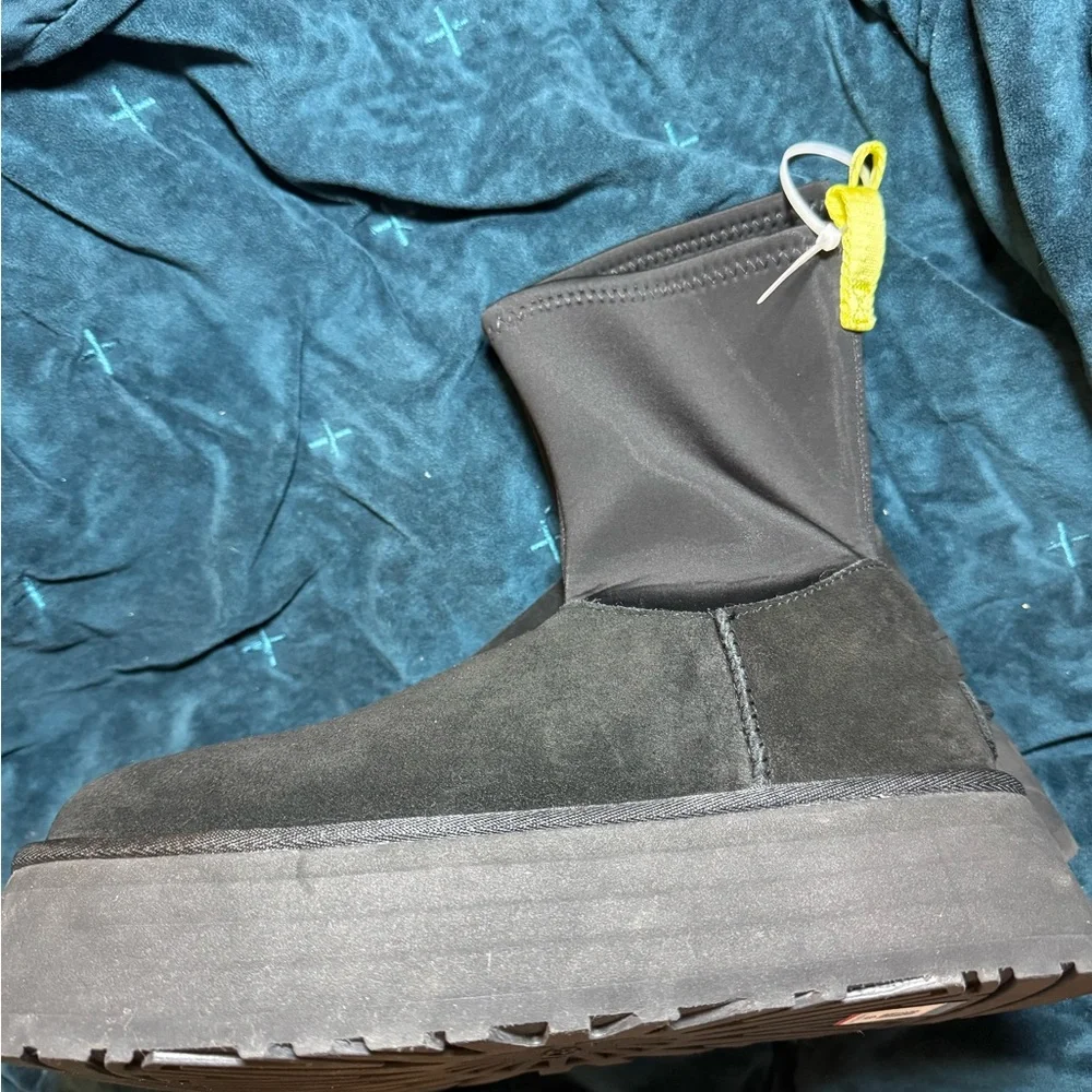 NEW. Classic dipper Black Platform Ankle Boots size 9